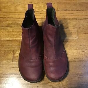 Red El Naturalista Flat Boots